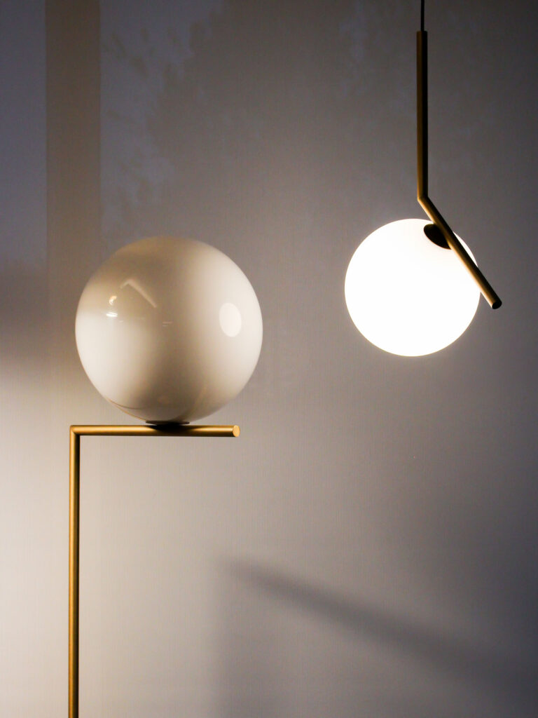 lampade design a sfera da terra e da soffitto