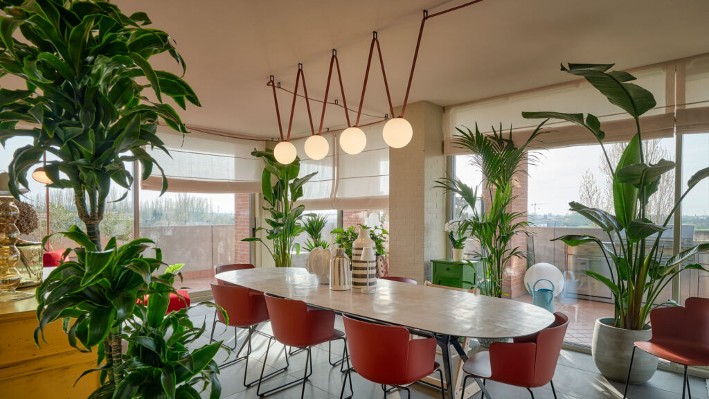 lampadario plafoniere sferiche sospese illuminazione attico Modena